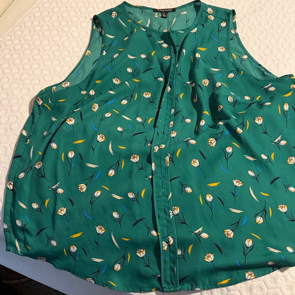 41 Hawthorn Sleeveless Top in Green with Floral Print